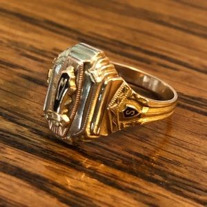 Vintage 1943 10k Gold Class Ring